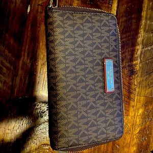 NWOT Authentic Michael Kors wallet.